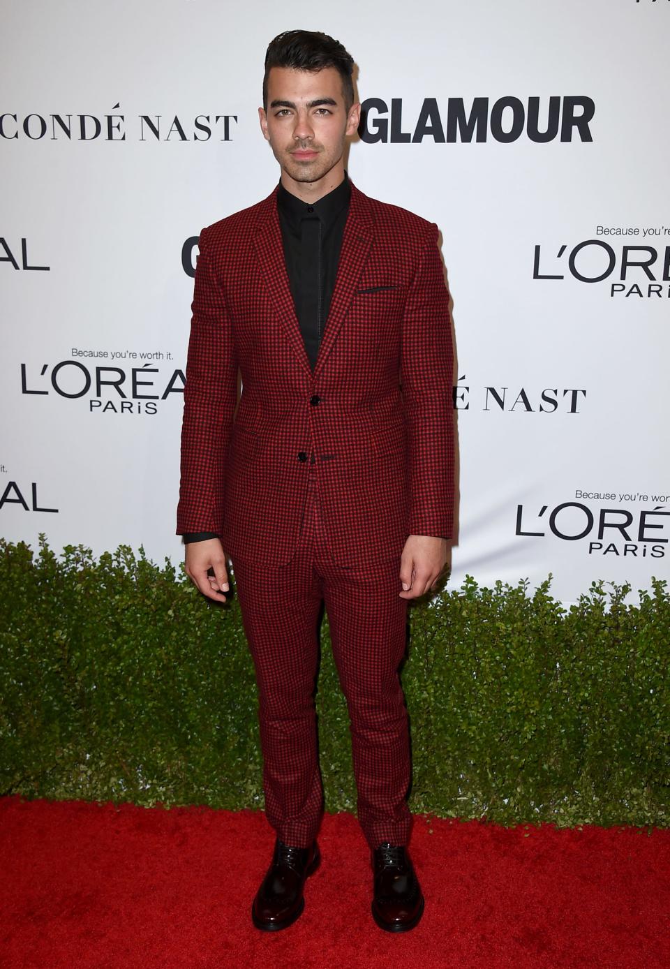 joe jonas red carpet