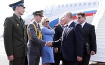 <p>Russian President Vladimir Putin is welcomed as he arrives at airport to meet with U.S. President Donald Trump in Helsinki, Finland on July 16, 2018. (Photo: Kremlin Press Office/Handout/Anadolu Agency/Getty Images) </p>