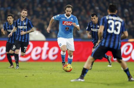 Football Soccer - Inter Milan v Napoli - Italian Serie A - San Paolo, Naples, Italy 30/11/15. Napoli's Gonzalo Higuain in action against Inter Milan. REUTERS/Ciro De Luca