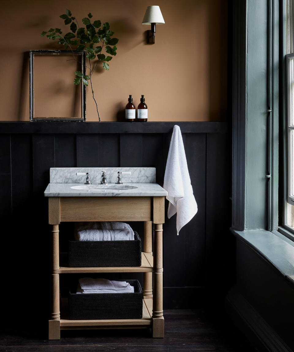 bathroom in dark colors