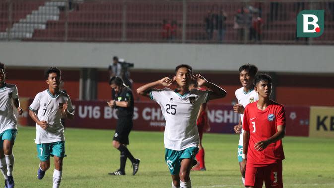 Gelandang Timnas Indonesia U-16, Muhammad Riski Afrisal melakukan perayaan setelah mencetak gol ke gawang Singapura pada Piala AFF U-16, Rabu (3/8/2022) (Bola.com/Hery Kurniawan)