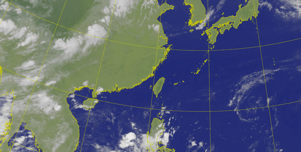 今天（5日）各地大多為高溫炎熱的天氣，午後各地山區及嘉義以南平地出現短暫雷陣雨的機率高，南高屏降雨範圍廣，南部地區及中部以北山區有局部大雨發生的機率。（圖取自中央氣象署網站）
