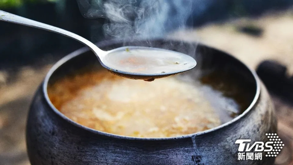 溫度65度以上的食物或飲品，很可能會燙傷食道。（示意圖／shutterstock達志影像）