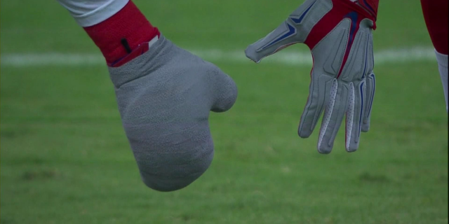 Bucs lineman Jason Pierre-Paul practices with club on right hand due to  'sore finger'