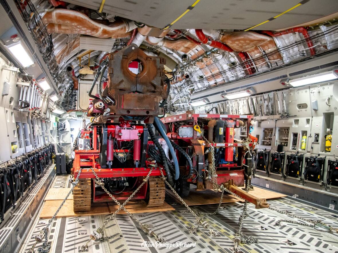 The drill was transported to the Dominican Republic in a C-17 transport plane. (Jean Philippe RIchard - image credit)