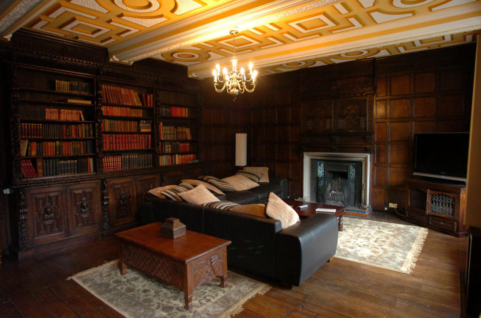 The library boasts an ornate ceiling installed by the famous pottery family, the Wedgwoods (SWNS.com)