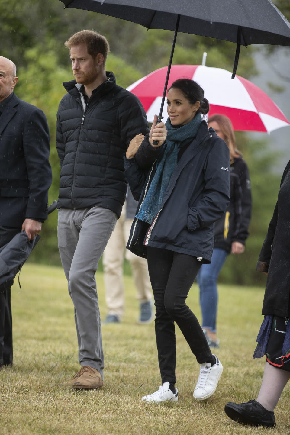 Herzogin Meghan während der Besichtigung des Abel-Tasman-Nationalparks in Neuseeland. (Bild: Getty Images)