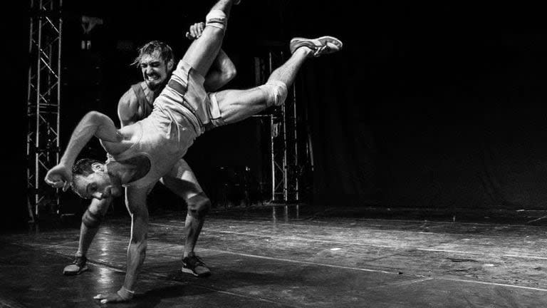 Un poyo rojo, la vuelta de esta leyenda del teatro físico nacida en 2012 que no ha parado de dar vueltas por los escenarios del mundo