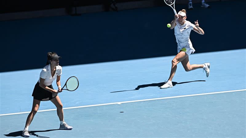 謝淑薇、梅丹斯（Elise Mertens）。（資料圖／翻攝自AusOpen X）