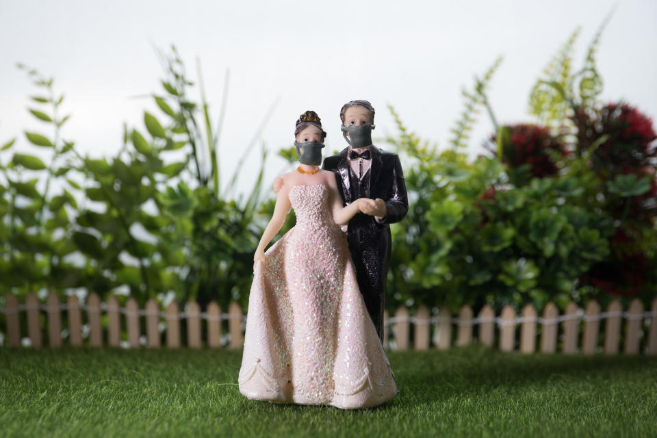 Focolaio dopo un matrimonio con 200 invitati. Scatta il mini-lockdown (Getty Images)