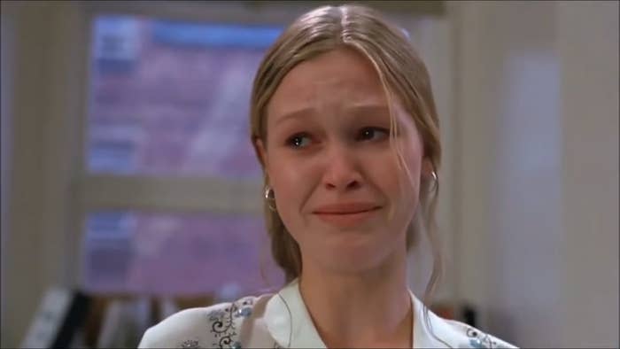 Kat crying in a classroom in "10 Things I Hate About You"