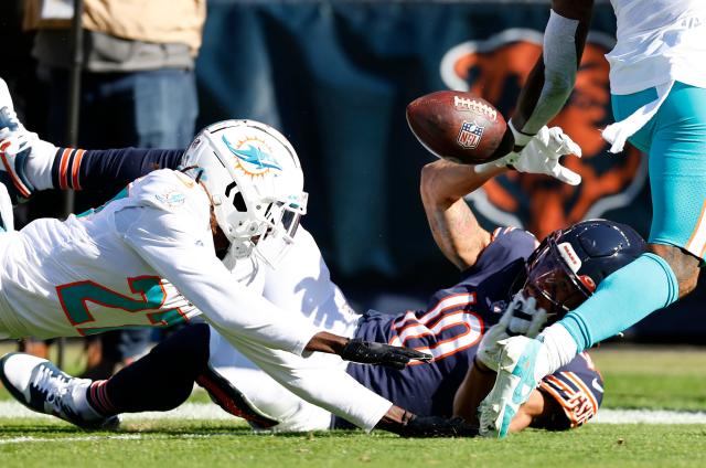 Claypool mugged': No call on Dolphins' Keion Crossen in win vs. Bears draws  Twitter's ire