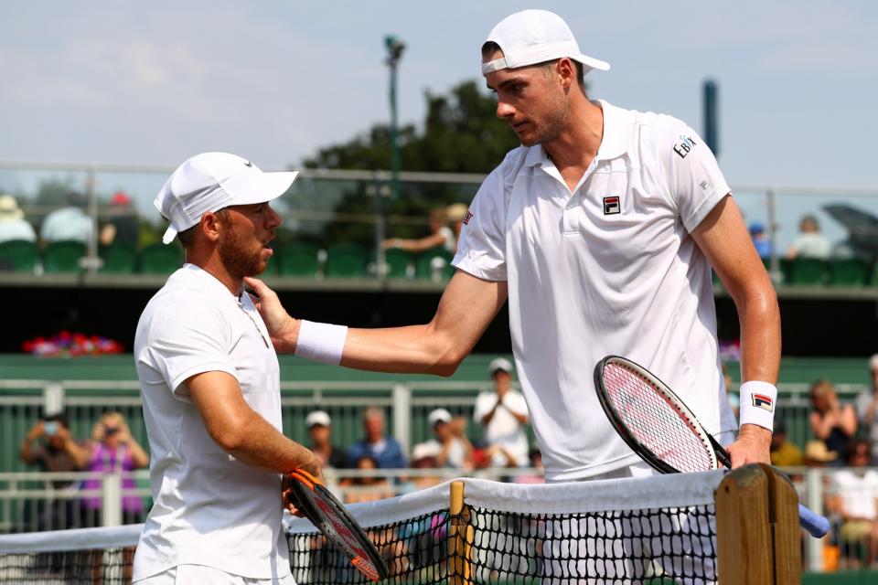 Sela und Isner nach dem Spiel