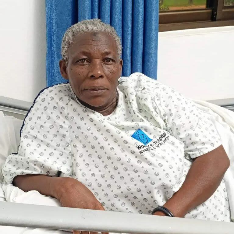 Safina Namukwaya fue madre a los 70 años tras dar a luz a dos gemelos