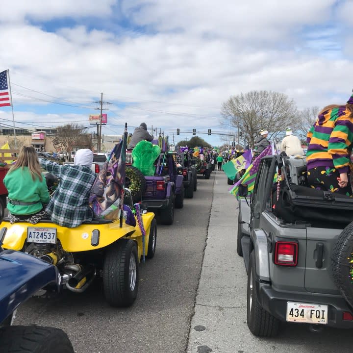 Mardi Gras Day in Metairie (WGNO/Sam Packnett)