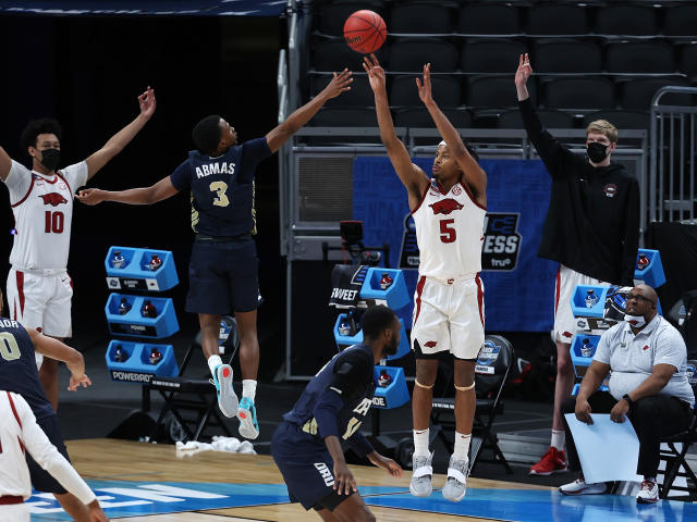 Arkansas star Moses Moody entering NBA Draft, signs with agent