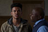 <p>Lange bevor Netflix seine Eigenproduktion “Burning Sands” am 10. März 2017 online stellt, sorgt das Drama in den USA für heftige Diskussionen. Das Drama ist in einer Studentenverbindung für afroamerikanische Studenten angesiedelt. Auch Zurich will Mitglied der renommierten Bruderschaft werden. Doch um aufgenommen zu werden, muss er ein gewalttätiges und entwürdigendes Ritual über sich ergehen lassen. Unfähig die Demütigungen länger zu ertragen, erwägt er, den Verschwiegenheitskodex der Verbindung zu brechen. Damit würde er sich allerdings in Lebensgefahr begeben (Bild: Netflix). </p>