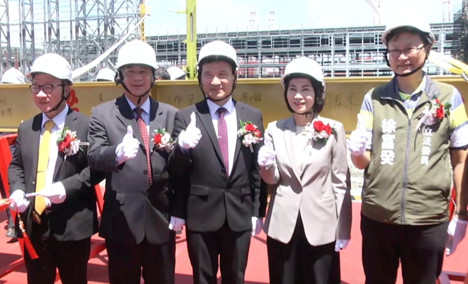 高雄港離岸風場水下基礎組裝基地完工典禮。（記者許正雄翻攝）