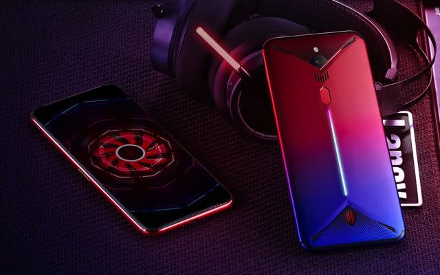 Hey, good morning! Yes, it's Monday, and we've already been surprised by agaming phone that comes with its own built-in cooling fan