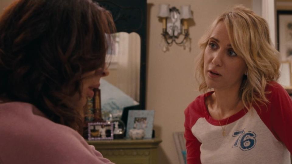 Maya Rudolph and Kristen Wiig in Bridesmaids talking.