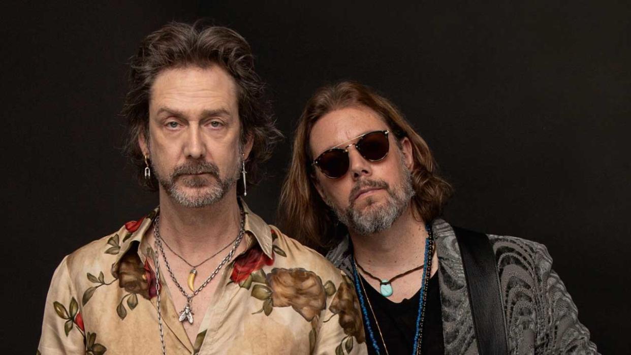  Chris and Rich Robinson - studio portrait. 