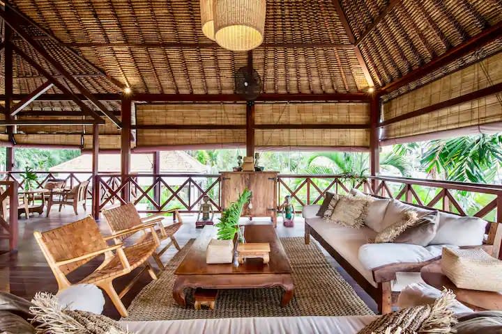 32 Best Airbnbs For Large Groups Around The World