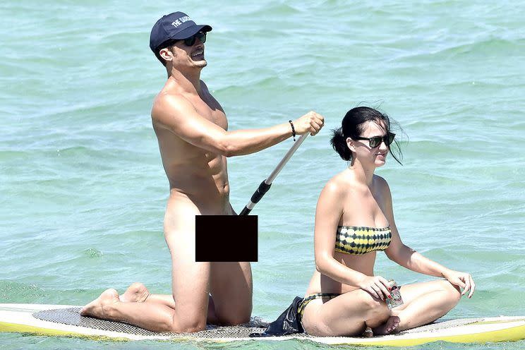 Orlando Bloom lässt im Urlaub mit Katy Perry in Italien alles heraushängen. (Bild: AKM-GSI)