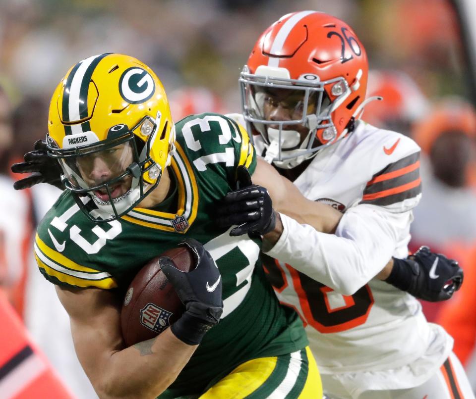 When the Green Bay Packers traded star wide receiver Davante Adams to the Las Vegas Raiders, it opened up a ton of chances for other members in the position group to step up as potential targets for quarterback Aaron Rodgers. Former Urbandale and Iowa State star Allen Lazard believes he has an advantage over everyone else in the room.