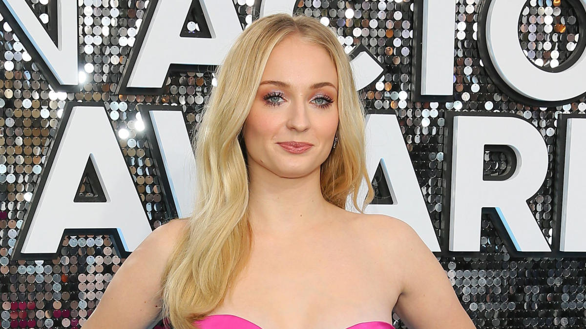 Sophie Turner Claps Back At Fan Who Questioned Black Lives Matter Protests 1817