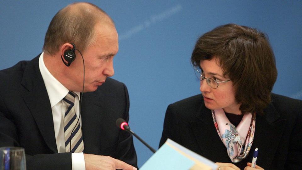 Vladimir Putin y Elvira Nabiullina en 2008.