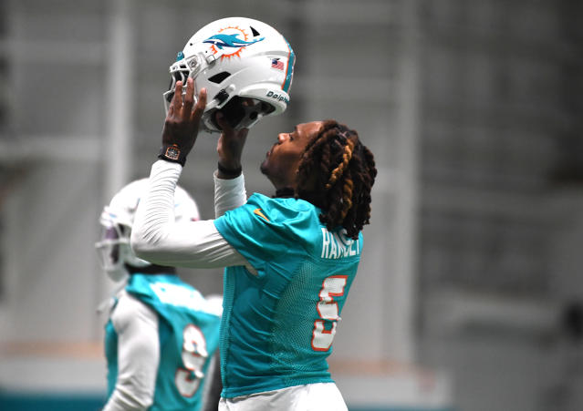 Dolphins' Jalen Ramsey to undergo knee surgery that could sideline