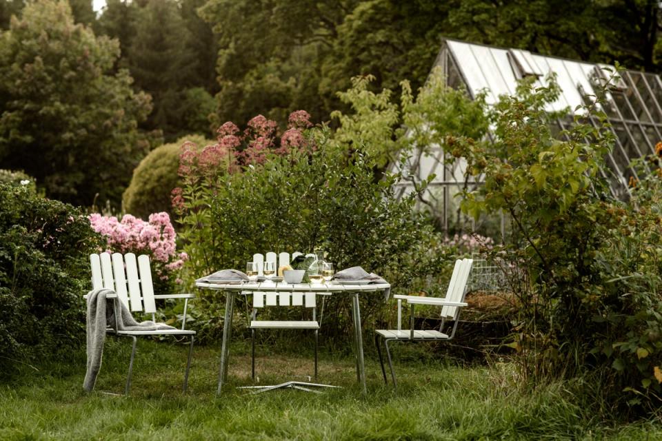 The A2 armchair series has been an integral part of Swedish gardens since the 1930s (Grythyttan)