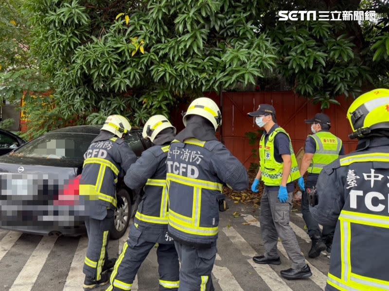 台中北屯區發生命案，一名年約45歲的男子陳屍轎車內，被發現時已死亡多時。（圖／翻攝畫面）