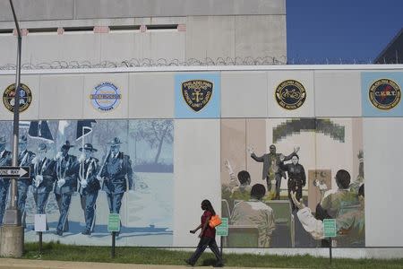 Murals painted by inmates and barbed wire are seen outside Curran-Fromhold Correctional Facility in Philadelphia, Pennsylvania, August 7, 2015. REUTERS/Mark Makela