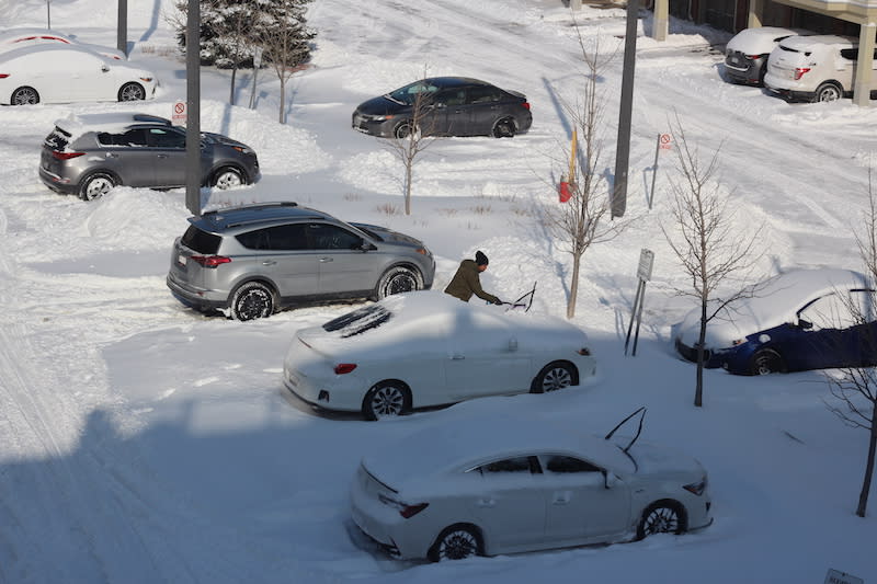 PHOTOS: Toronto digs out from massive snowstorm