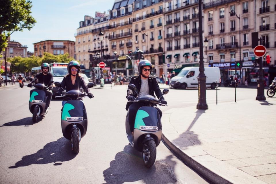 Gogoro日前與策略夥伴德國博世集團子公司Coup宣布在巴黎合作，啟動Gogoro智慧雙輪共享服務計畫，首批400部Gogoro已行駛於巴黎街頭，場面相當熱鬧