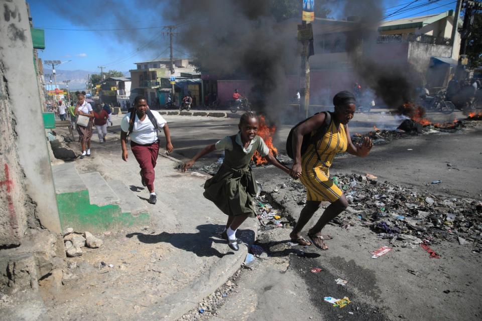 HAITÍ-PANDILLAS-DEMOCRACIA EN PELIGRO (AP)