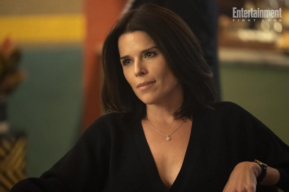 The Lincoln Lawyer. (L to R) Neve Campbell as Maggie McPherson in episode 201 of The Lincoln Lawyer. Cr. Lara Solanki/Netflix © 2023