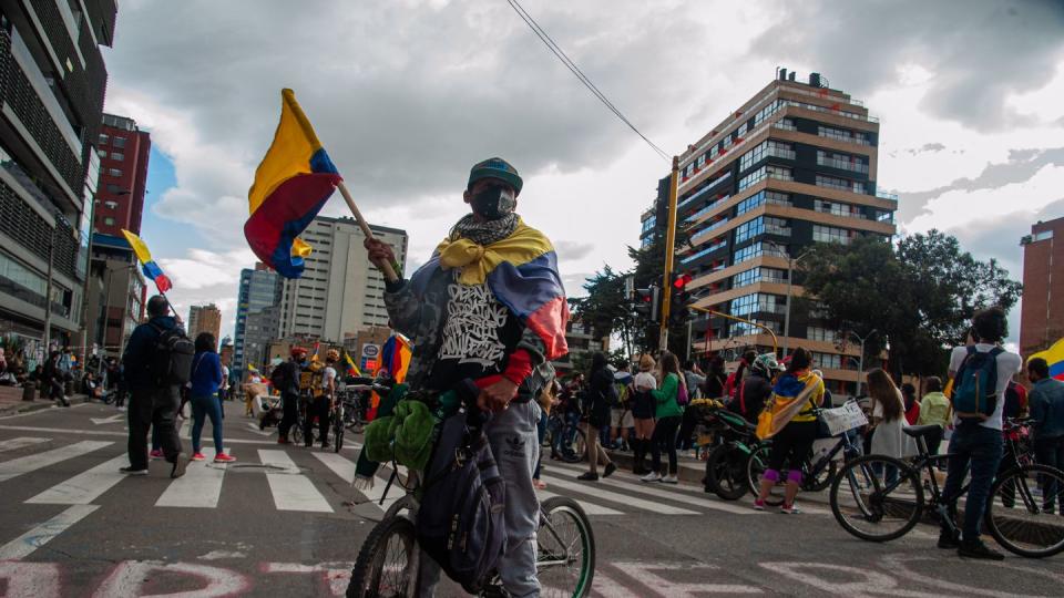 Demonstrant sind in Bogotá auf die Straße gegangen. Präsident Duque will «den größtmöglichen Aufmarsch der Sicherheitskräfte» gewährleistet sehen.