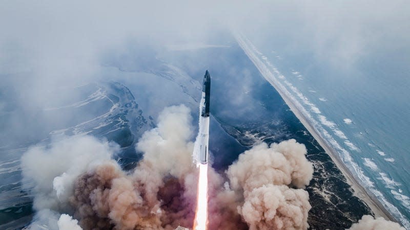 Starship shortly after leaving the Starbase launch mount in Boca Chica, Texas, March 14, 2024. - Photo: SpaceX