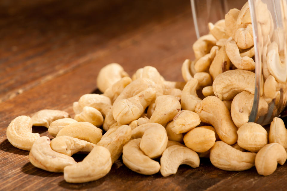 <p>Cashews contain a powerful antioxidant pigment called Zeaxanthin, which forms a protective layer over our retina and saves it from the harmful effects of ultra violet rays. It also helps prevent age related macular degeneration and keeps our eyes healthy. </p>