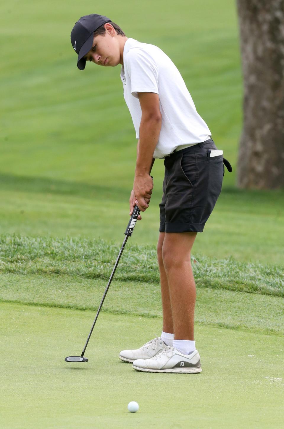 Kyle Smith of Green putts on the 15th green during the Congress Lake Invitational on Monday, August 30, 2021.