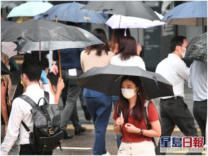 天文台指現時影響九龍及西貢區的雷雨可能在未來一兩小時影響本港其他地區。資料圖片