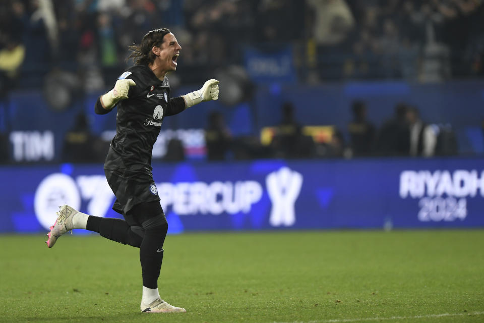 Inter Milan's goalkeeper Yann Sommer celebrates after his team won the Italian Super Cup final soccer match between Inter Milan and Napoli at Al Awwal Park Stadium in Riyadh, Saudi Arabia, Monday, Jan. 22, 2024. (AP Photo)