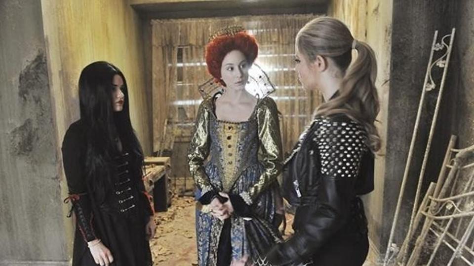 best halloween tv episodes pretty little liars