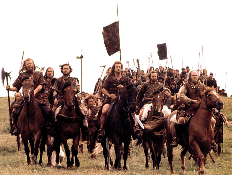 William Wallace (Gibson) commands his sons of Scotland in 'Braveheart' (Photo: 20th Century Fox Film Corp. All rights reserved. Courtesy: Everett Collection.)