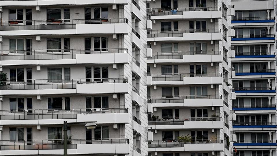 In Berlin sollen die zuletzt stark gestiegenen Mieten fünf Jahre lang eingefroren werden.