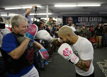 RADIO: Freddie Roach says Cotto is always early and Pacquiao is always late for practice
