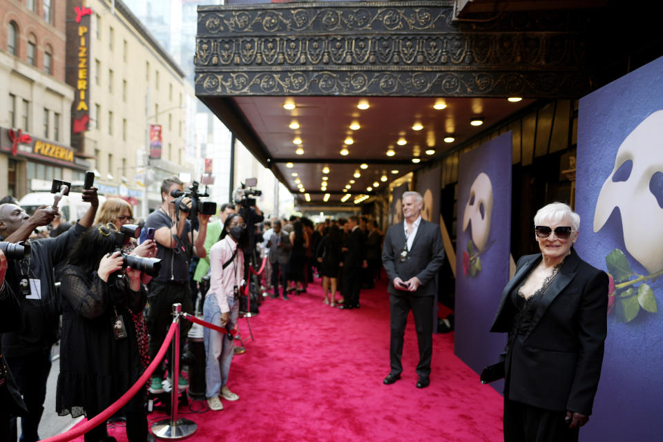 Glenn Close asiste a la última función de "El fantasma de la ópera" en Broadway en el Teatro Majestic de Broadway el 16 de abril de 2023, en Nueva York. (Foto Charles Sykes/Invision/AP)