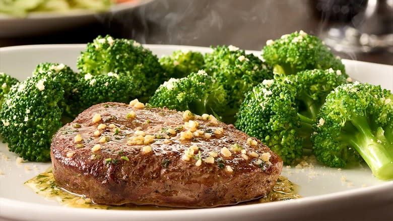 sirloin steak with broccoli